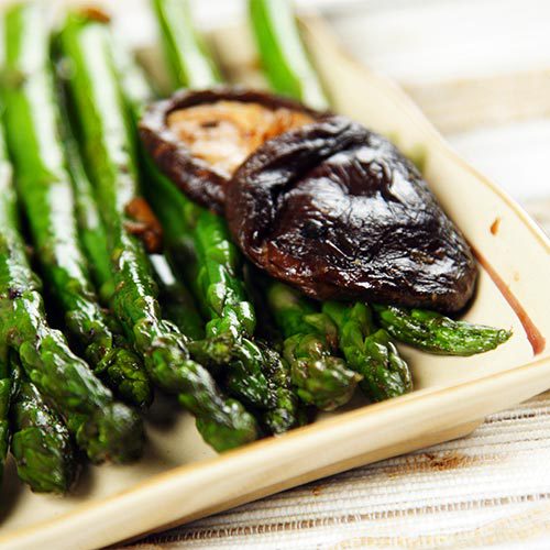 Stirfried asparagus with shiitake mushrooms recipe